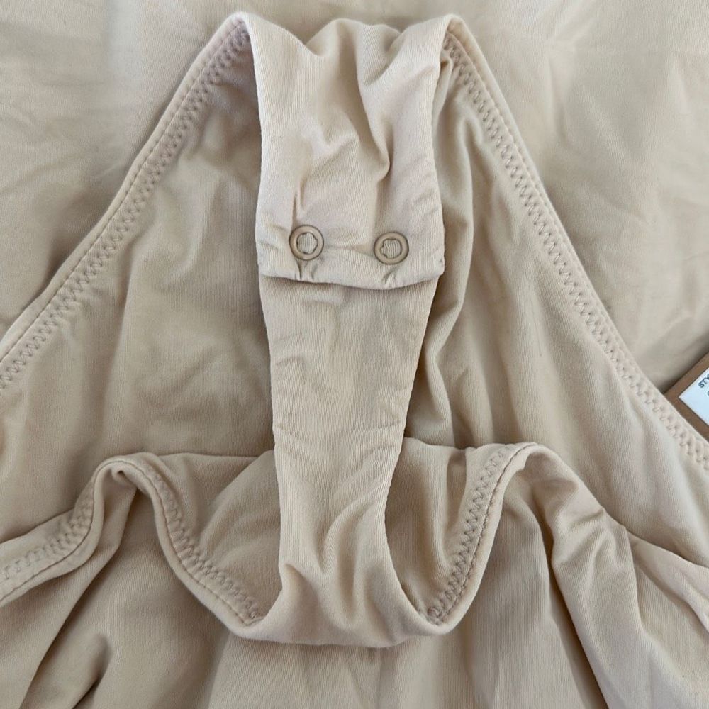 SKIMS Fits Everybody High Neck Bodysuit Sand Size L - Picture 7 of 8